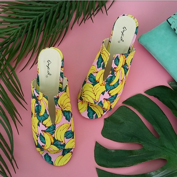 🚨LAST PAIR!!//The Chica//Yellow banana print Mule - Picture 2 of 8